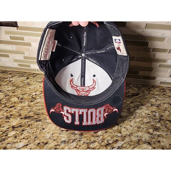 Chicago Bulls Hat Cap Mitchell & Ness NBA Basketball Snapback Adjustable - Picture 9 of 11